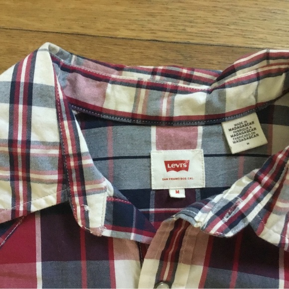 🔥Pearl Button Levi’s button up size Medium like new super clean🔥 - Picture 2 of 4